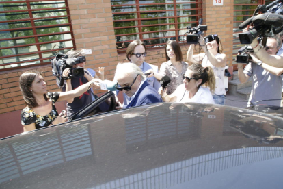 Expectación mediática a la salida de prisión de Fernando Blanco, que abandonó ayer al mediodía el centro Ponent. 