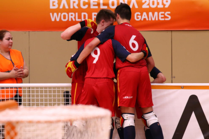 Els jugadors de la selecció celebren un dels gols del partit d’ahir contra els portuguesos.