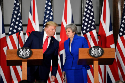 El president dels Estats Units, Donald Trump, i la ‘premier’ britànica, Theresa May, ahir.