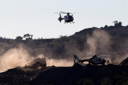 Des del migdia, han aterrat a la zona de treball tres helicòpters