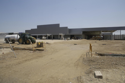El futur magatzem de Bricomart, ubicat al polígon Neoparc, ja està molt avançat.