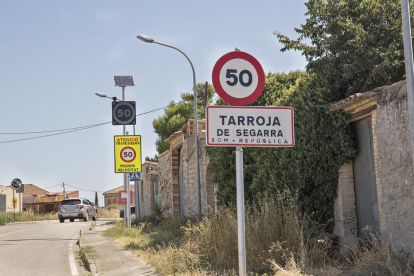 Farolas a la entrada de Tarroja de Segarra.
