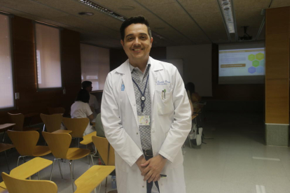 El oncólogo Juan Felipe Córdoba organizó ayer una jornada sobre inmunoterapia en el Arnau. 