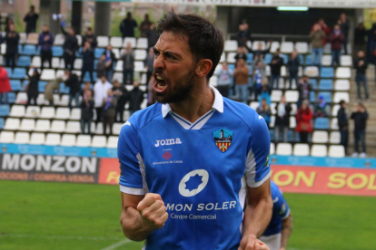 Molo, en uno de sus característicos gestos, durante su etapa en el Lleida como futbolista.