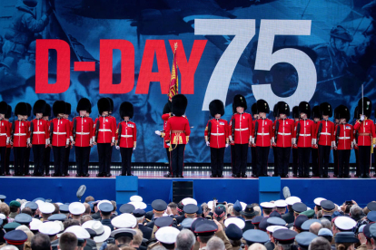 Miembros de la Guardia Granadera del ejército británico durante la ceremonia del ‘Día D’.
