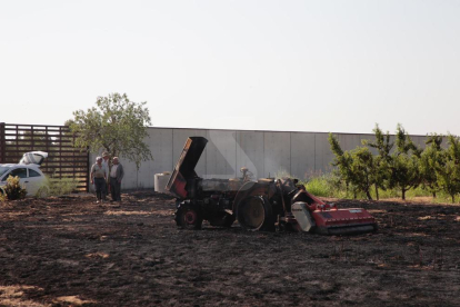 Un incendio quema un tractor en Alpicat