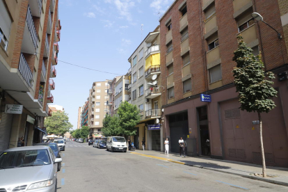 L’habitatge okupat es troba al carrer Mossèn Reig, al barri del Clot.