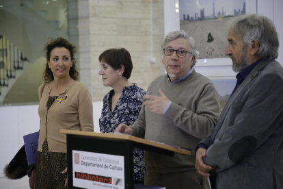 Josep Borrell, ayer durante la presentación de la Biennal d’Art Contemporani Català.