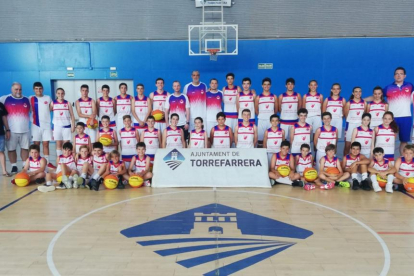 Participants en el III International Basketball Camp, que va finalitzar ahir a Torrefarrera.