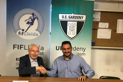 Josep Maria Culleré y Àngel Castro, tras la firma del acuerdo entre FIF Lleida y UE Gardeny.