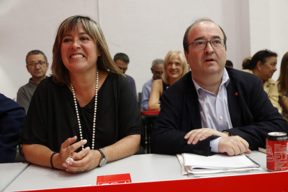 El primer secretario del PSC, Miquel Iceta, junto a la alcaldesa de L’Hospitalet Núria Marín.