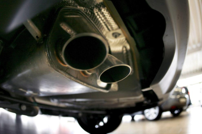 França prohibeix per llei la venda de cotxes de combustió per al 2040