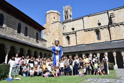Foto de família de les persones que es diuen Urgell presents a la primera cita a la Seu d’Urgell.