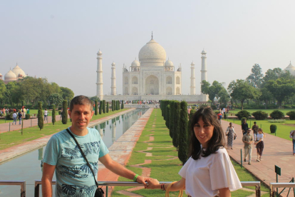 El Josep Maria i la Vanessa, al Taj Mahal, a la ciutat d'Agra.