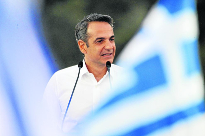 El líder del partido Nueva Democracia, Kyriakos Mitsotakis, logró ayer una amplia victoria.