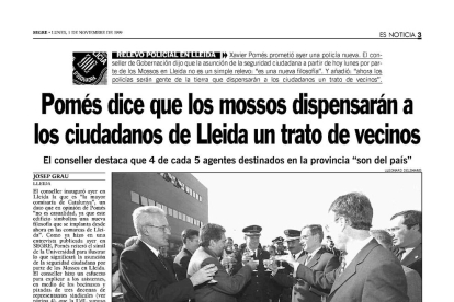 A la comissaria de Lleida hi ha una vitrina on s’exposen elements històrics dels Mossos.