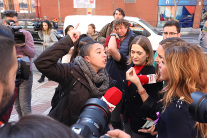 Imatge panoràmica de la multitudinària manifestació feminista que va recórrer ahir a la tarda els carrers de Madrid al seu pas per Cibeles.
