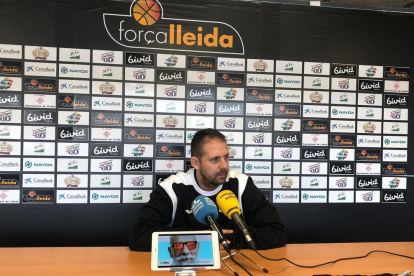 Jorge Serna durant la roda de premsa prèvia a la Lliga Catalana.