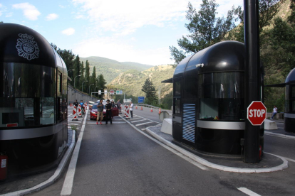 Una esllavissada a la carretera d'Andorra obliga a tallar l'accés al Principat des de Catalunya