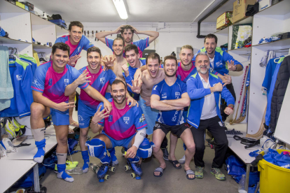Jugadores del Lleida Llista celebran sobre la pista del Onze de Setembre la clasificación para su segunda Final Four consecutiva.