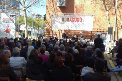 Imagen de los actos previos a la ‘Botifarrada Suprema’ de Òmnium Cultural en Barcelona, ayer.
