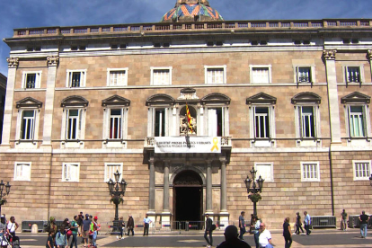 Després de la retirada de la pancarta, la Generalitat la va tornar a penjar el 27 de maig passat.