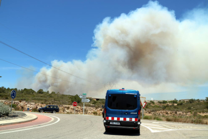 ACTUALITZACIÓ. L'incendi del Perelló ja ha cremat 100 hectàrees de superfície forestal