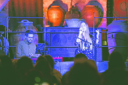 La cantant Beth Rodergas va presentar el seu nou disc, ‘Família’, dissabte a la nit a Cal Corominas.
