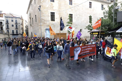 Participants a la manifestació convocada per l’esquerra independentista.