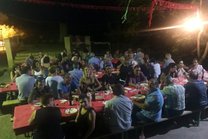 Sopar popular dissabte passat en el marc de la festa major de l’Alzina.