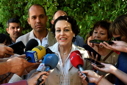 La ministra Valerio defendió ayer que el Gobierno sigue “conectado” pese a las vacaciones.