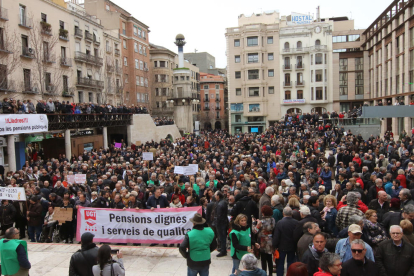 Imagen de una manifestación de pensionistas el año pasado en la capital del Segrià.