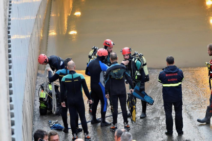 Un mort en un túnel d'Almeria negat per les pluges