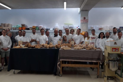 Vint forners de Lleida aprenen a elaborar pans ecològics