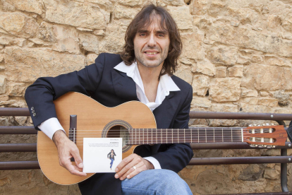 El cantautor i activista cultural de la Segarra Xavier Mayora, amb el seu nou disc, ‘Anartista’.