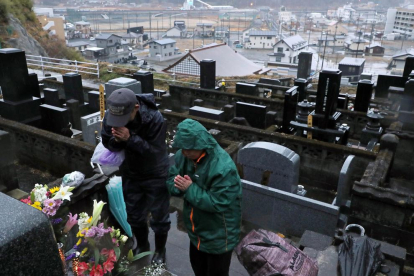 Imagen de archivo de un acto en recuerdo de los muertos por el tsunami del 2011 en Fukushima, Japón.
