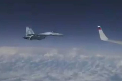 VÍDEO. Caces russos allunyen un F18 espanyol que es va atansar a l'avió del ministre de Defensa de Rússia