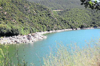 El río Noguera Ribagorçana a su paso por el desfiladero de Mont-rebei este fin de semana.