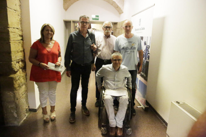 Rosa Pujol, Joan Talarn, Antoni Navinés, Jordi Latorre i Carles Comes van presentar ahir l’acord.