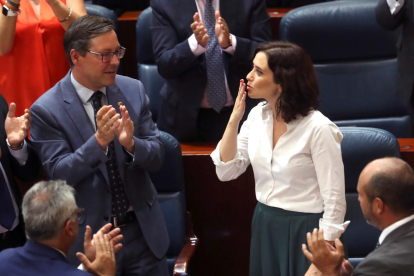 La nova presidenta de la Comunitat de Madrid, Isabel Díaz Ayuso, agraeix les felicitacions.