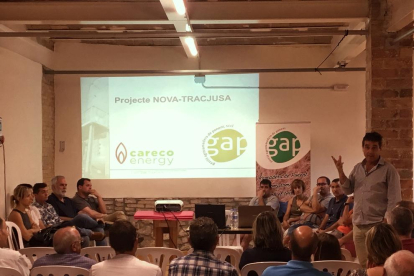 Reunión informativa de los promotores de Nova Tracjusa el pasado martes en Juneda. 