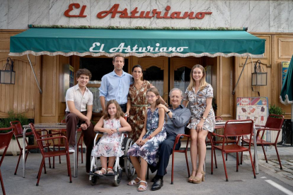 La família Gómez Sanabria, a la ficció de sobretaula.