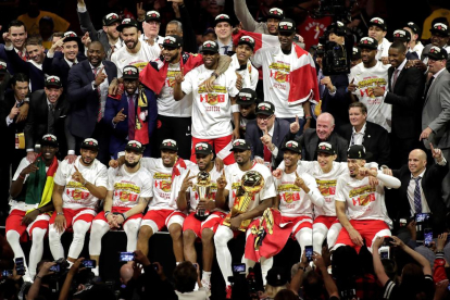 Els Toronto Raptors, amb el títol de campió de l'NBA.