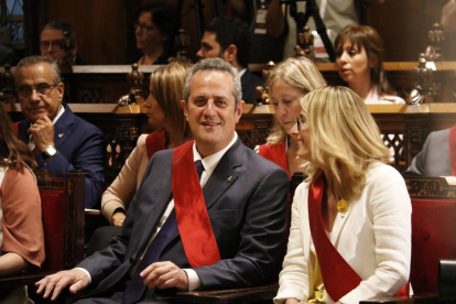 Colau es investida de nuevo alcaldesa de Barcelona con los votos de los comunes, el PSC y tres concejales de Valls