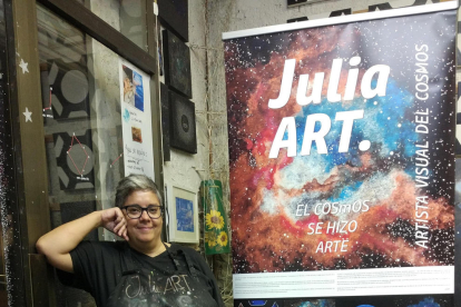L’artista JuliaART exhibeix part de la seua obra al COU d’Àger.