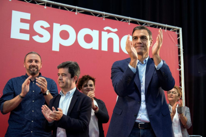 Sánchez asistió ayer a una comida-mitin celebrada en Huesca con militantes socialistas.