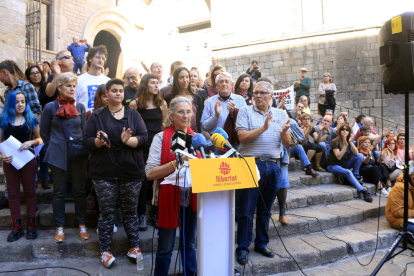 Un centenar de persones es van concentrar ahir a Ricard Viñes per exigir l’arxivament de totes les causes pels disturbis.