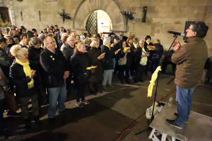 Els cantaires es van reunir ahir de nou per reclamar la llibertat dels presos del procés.
