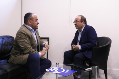 El líder del PSC, Miquel Iceta, se reunió ayer con el del PP en el Parlament, Alejandro Fernández.