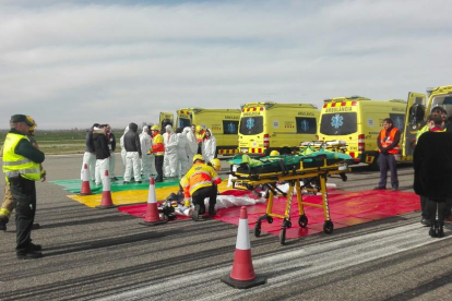 El simulacro que tuvo lugar ayer en el aeropuerto de Alguaire.